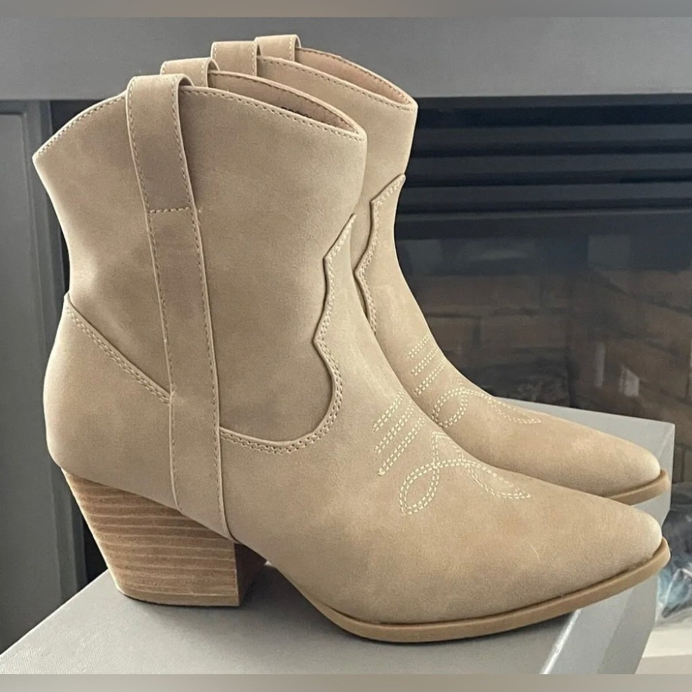 NWOT RACHEL ZOE rocky taupe boots size 10 no box - Picture 2 of 12
